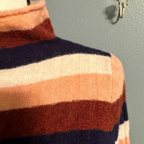 Madewell warm and cozy striped sweater. Size Medium. - Picture 2 of 6